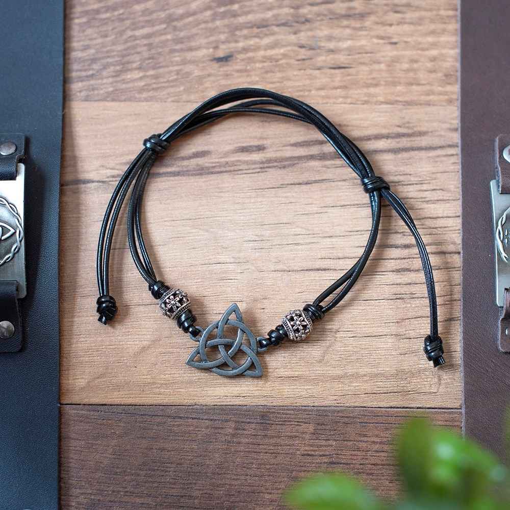 Something Different - Black Celtic Triquetra Knot Cord Bracelet - Multicolore